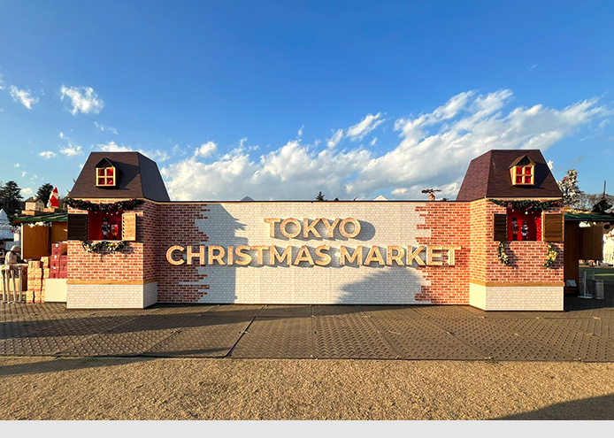 Inspiriert von deutschen Weihnachtsmärkten vereint der Weihnachtsmarkt in Tokio westliche Traditionen mit einheimischen Handwerkskünsten und Leckereien.